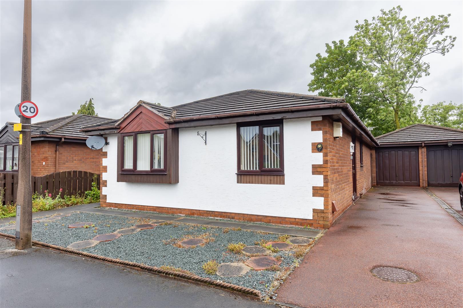 2 bed property in Churchside, Preston